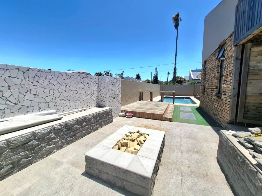 6 Bedroom Property for Sale in Gonubie Eastern Cape